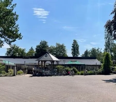 Felicity - Family In The Forest Chalet *