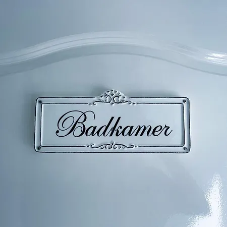 Felicity - Family In The Forest Chalet *