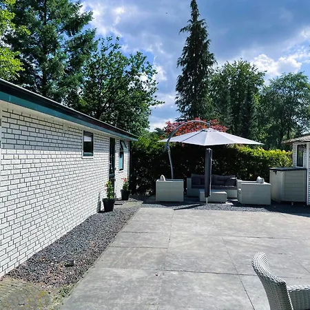 Felicity - Family In The Forest Шале *