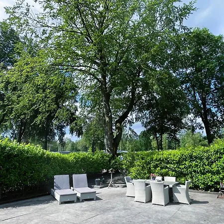 Felicity - Family In The Forest Chalet Beekbergen