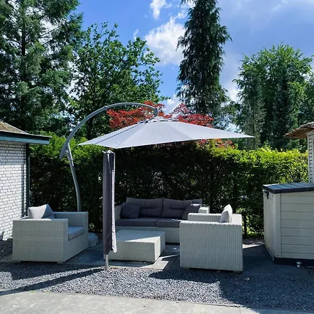 Felicity - Family In The Forest * Beekbergen