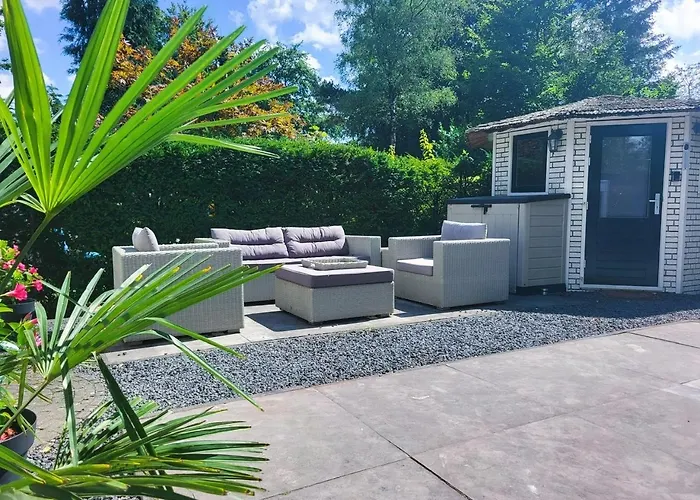 Felicity - Family In The Forest Beekbergen