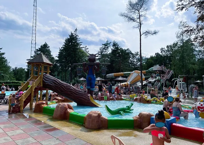 Felicity - Family In The Forest Chalet *