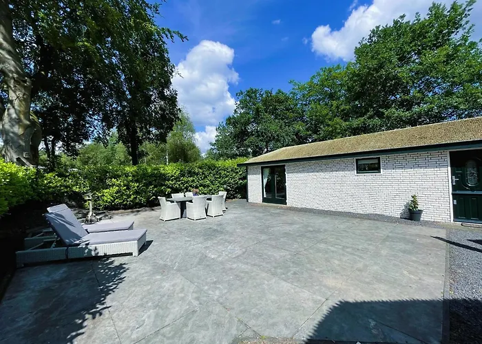 Felicity - Family In The Forest Chalet Beekbergen