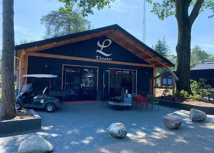 Felicity - Family In The Forest * Beekbergen