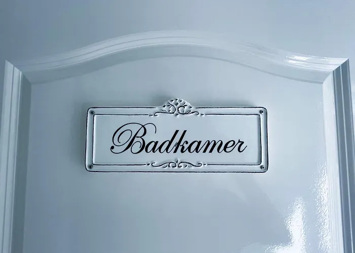 Felicity - Family In The Forest Chalet *