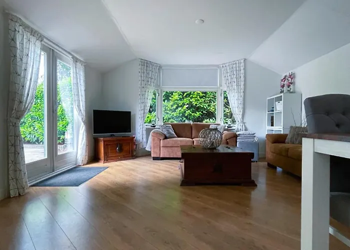 Felicity - Family In The Forest