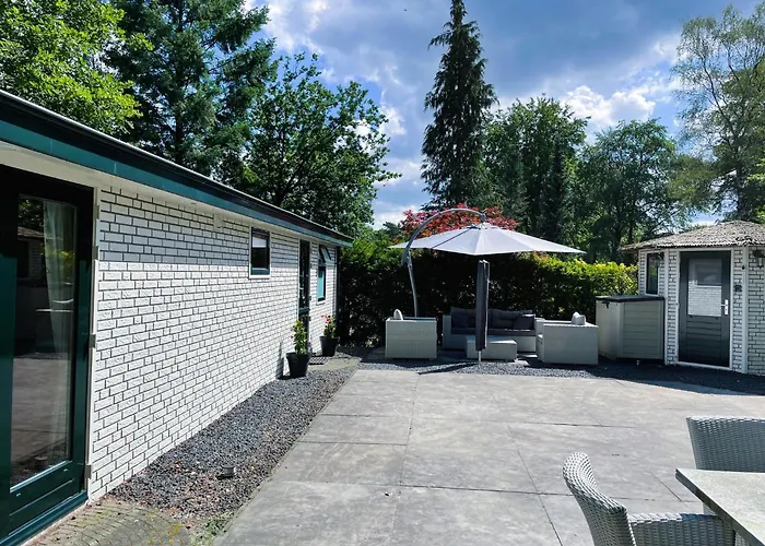 Felicity - Family In The Forest Chalet *