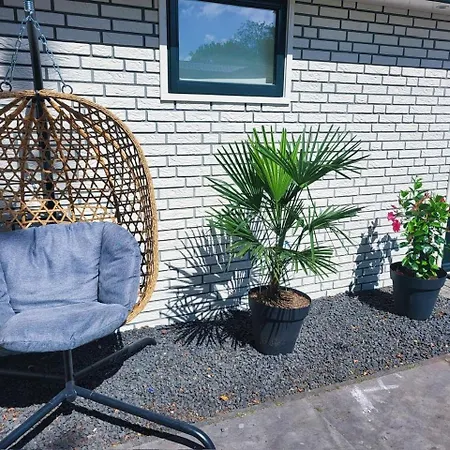 Felicity - Family In The Forest シャレー