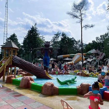 Felicity - Family In The Forest シャレー *