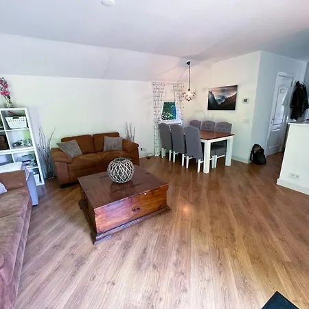 Felicity - Family In The Forest シャレー ベークベーゲン