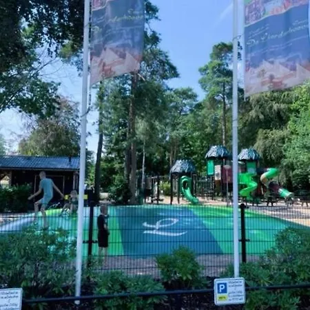 Felicity - Family In The Forest シャレー *